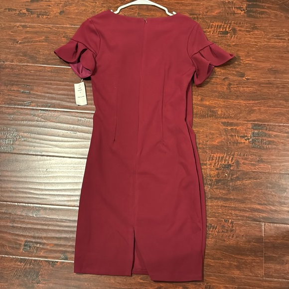 Burgundy knee length dress - Picture 2 of 4